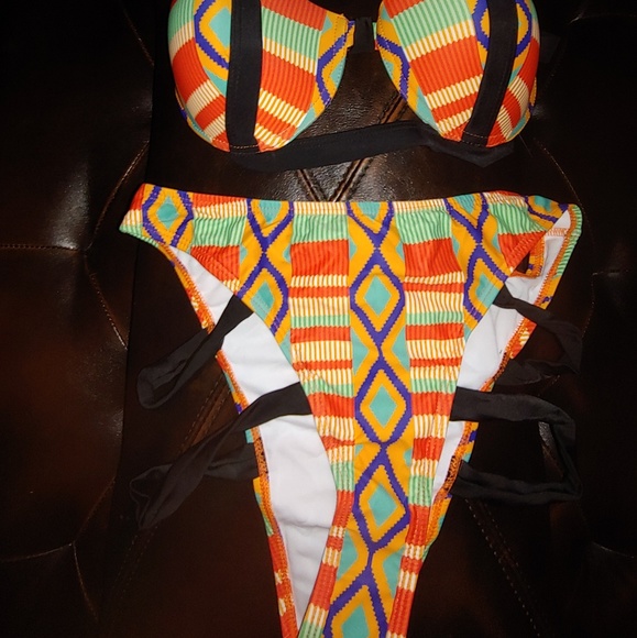 Sexy two piece geometrical bikini - Picture 3 of 5